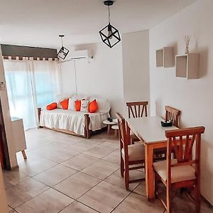 Departamento con balcón 9 de julio y la cañada